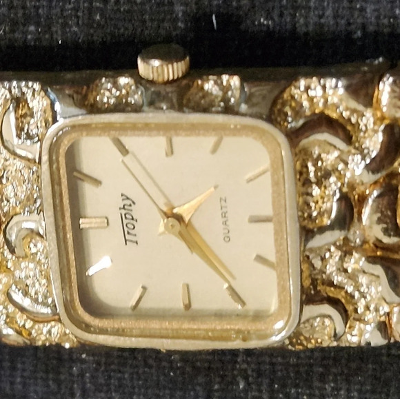 VINTAGE Trophy Golden Nugget Ladies watch main image 8
